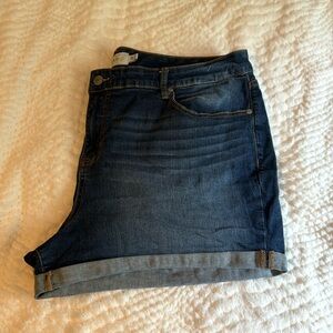 Torrid dark jean shorts size 24